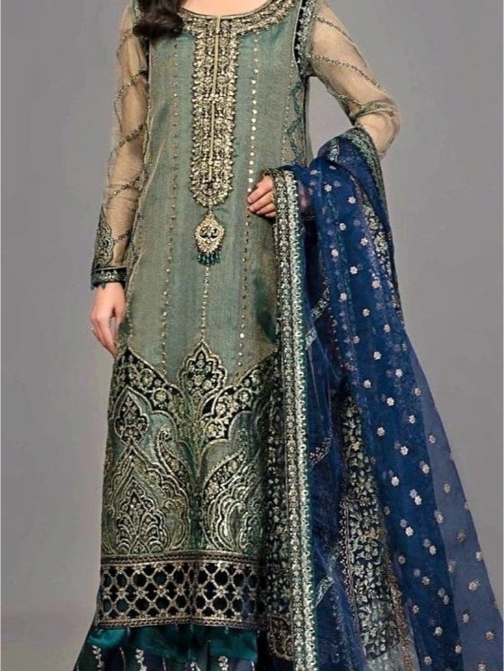 Embroidered Kurta Set in Green & Blue Like New